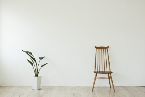 椅子と植物